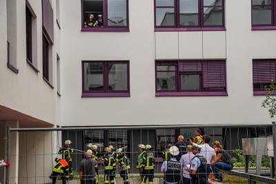 Stuttgart: Dehnfugenbrand ruft Feuerwehr auf den Plan.